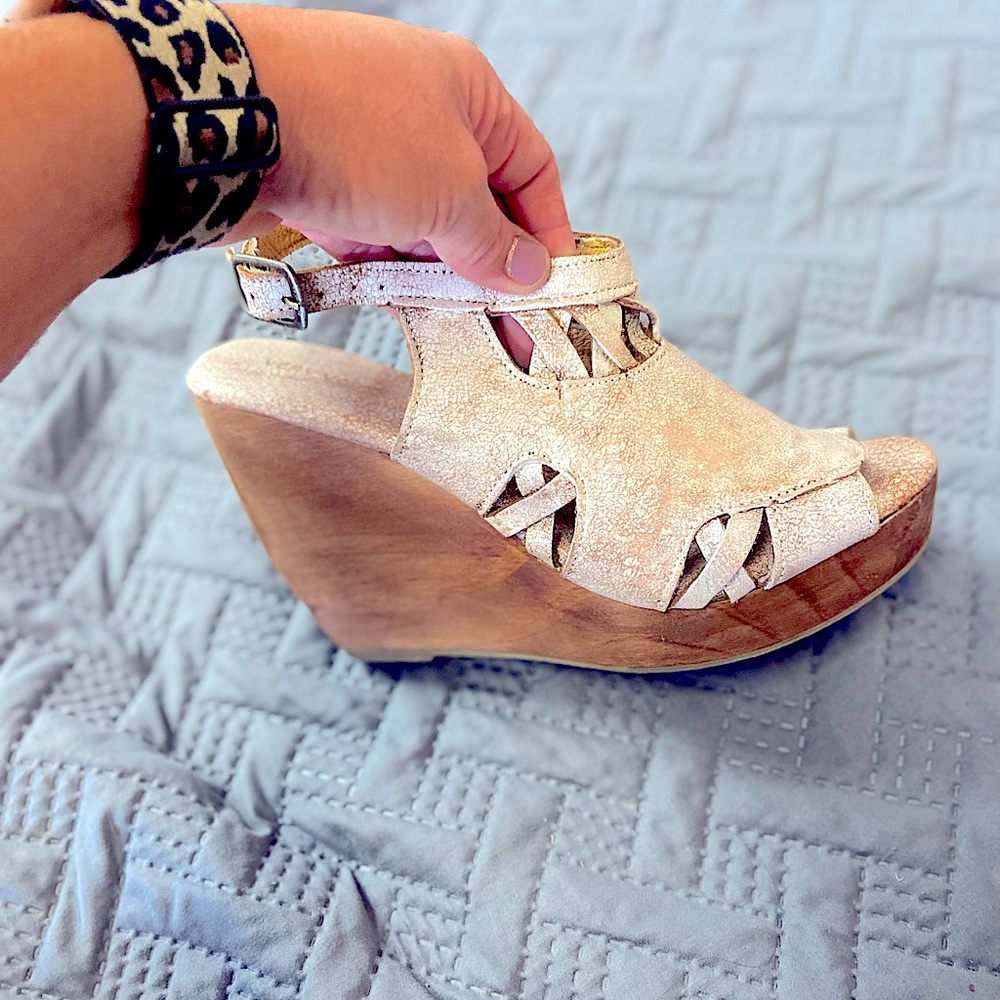 Very Volatile Los Angeles wedge Sandal